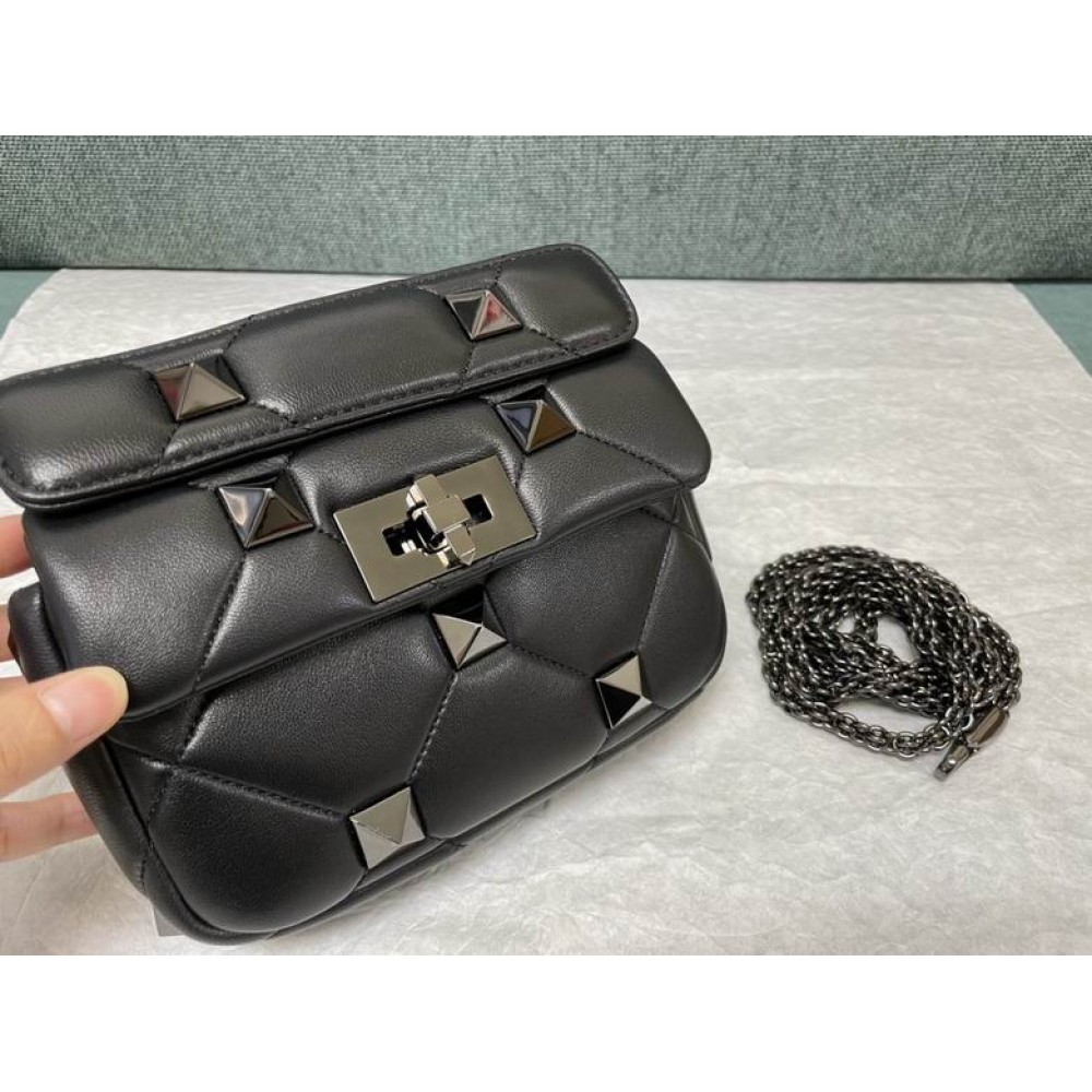 Valentino Roman stud bag 19x13cm  
