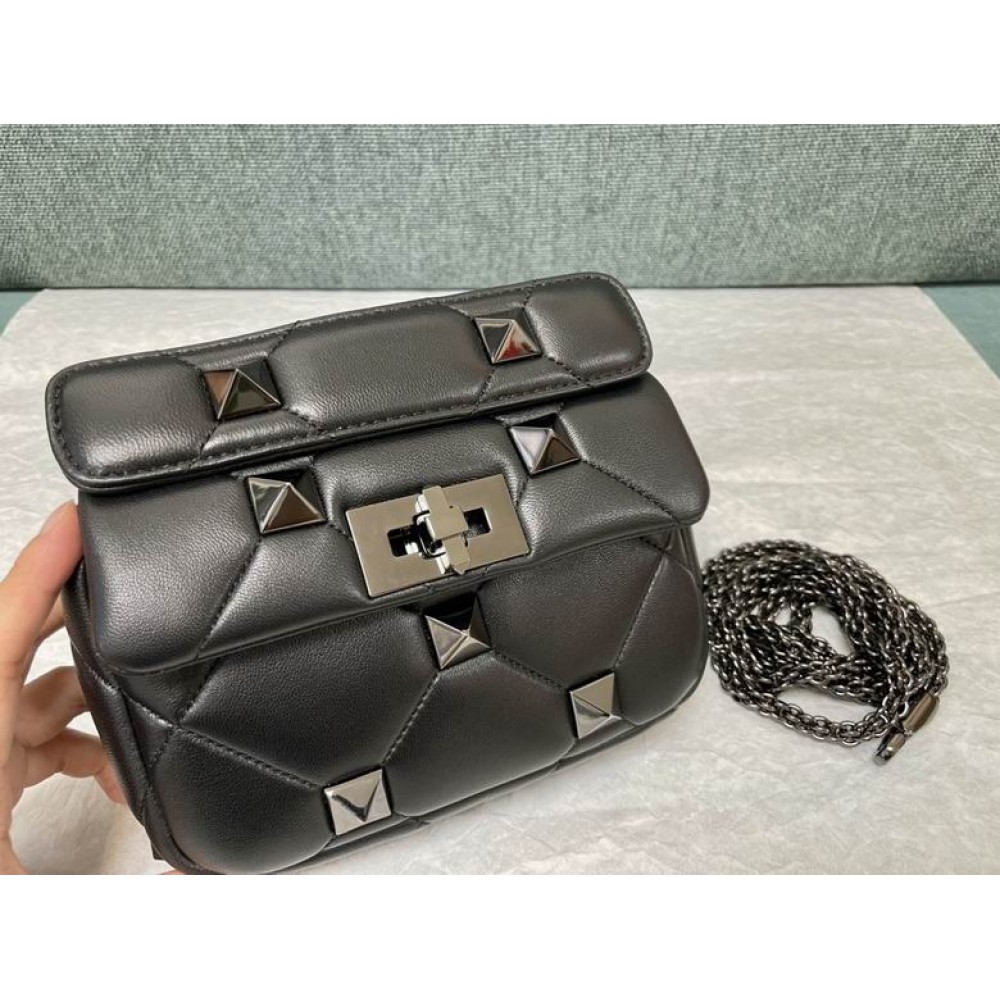 Valentino Roman stud bag 19x13cm  