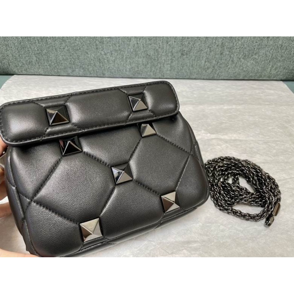 Valentino Roman stud bag 19x13cm  