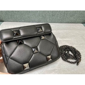 Valentino Roman stud bag 19x13cm  