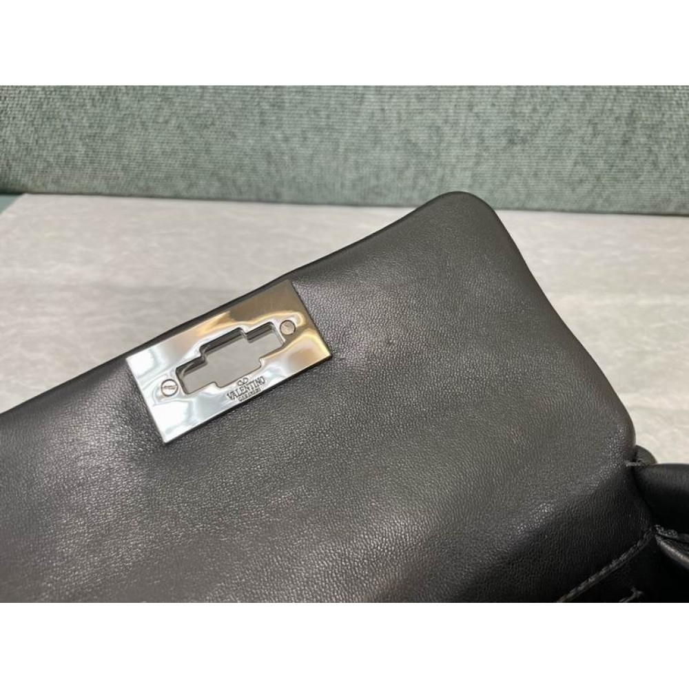 Valentino Roman stud bag 19x13cm  