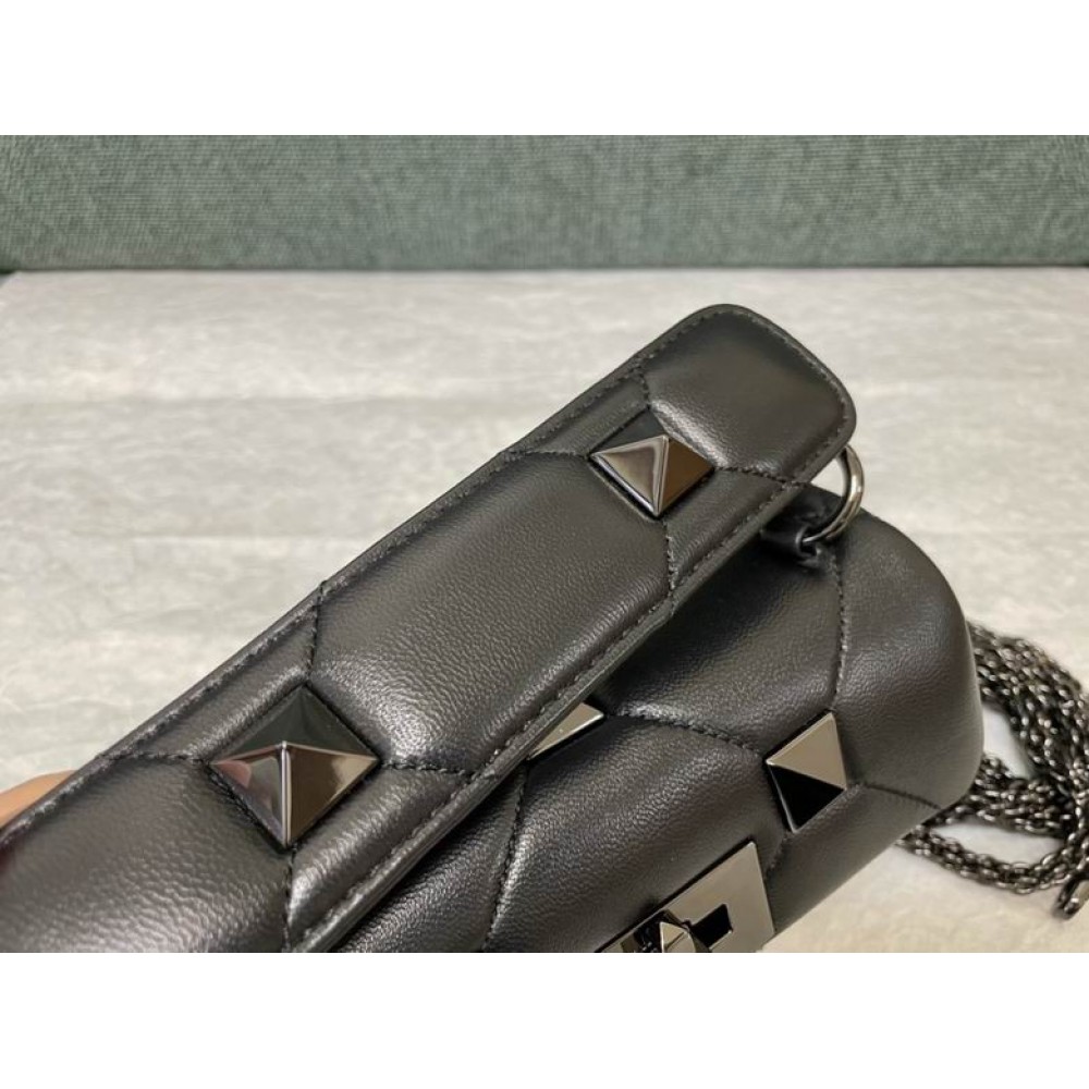 Valentino Roman stud bag 19x13cm  