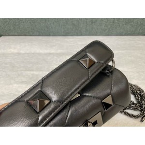 Valentino Roman stud bag 19x13cm  
