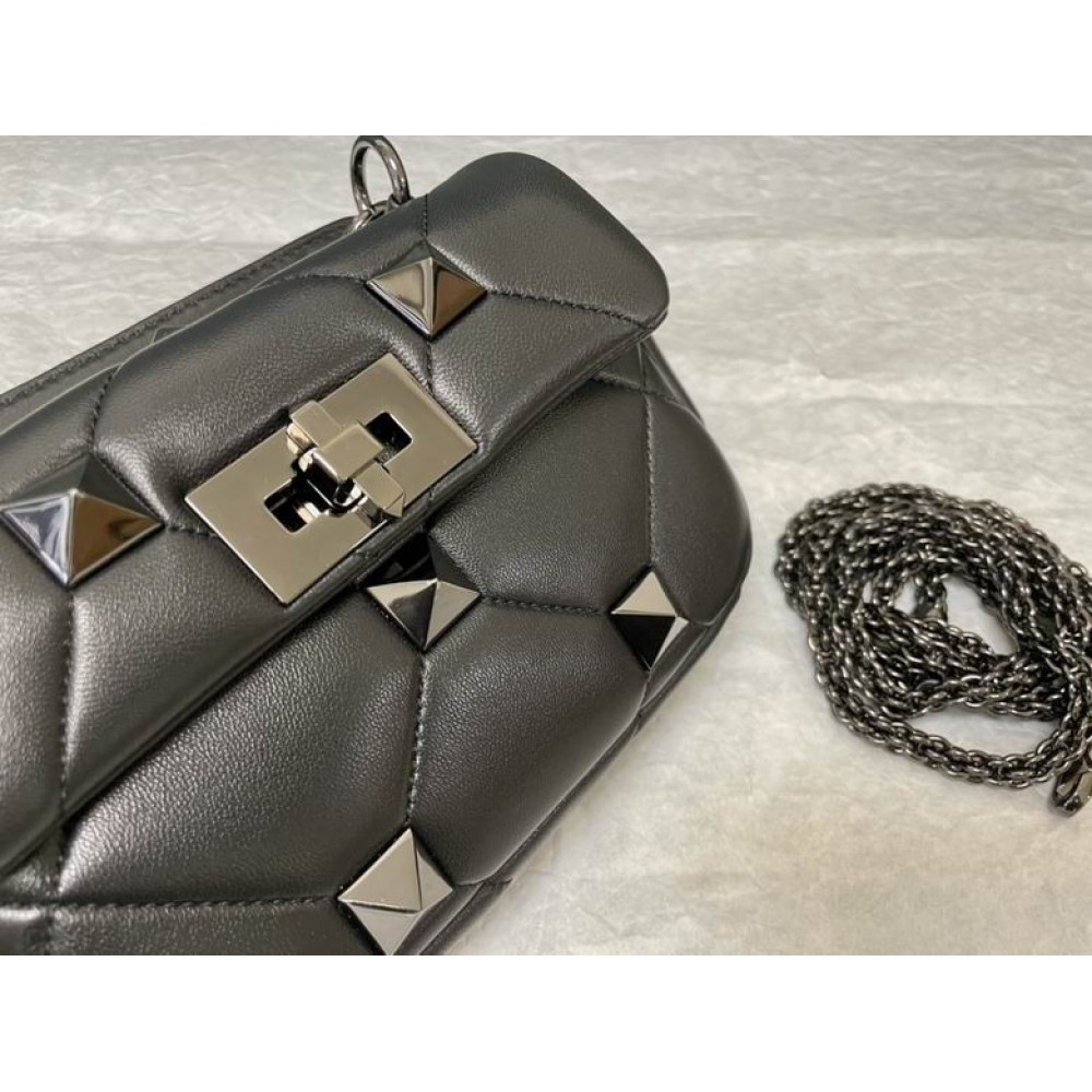 Valentino Roman stud bag 19x13cm  