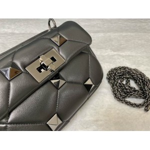 Valentino Roman stud bag 19x13cm  
