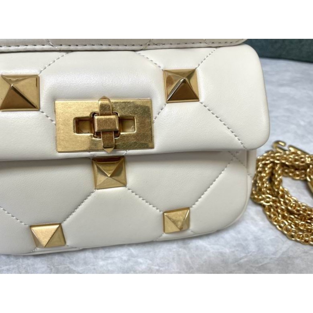 Valentino Roman stud bag 19x13cm  