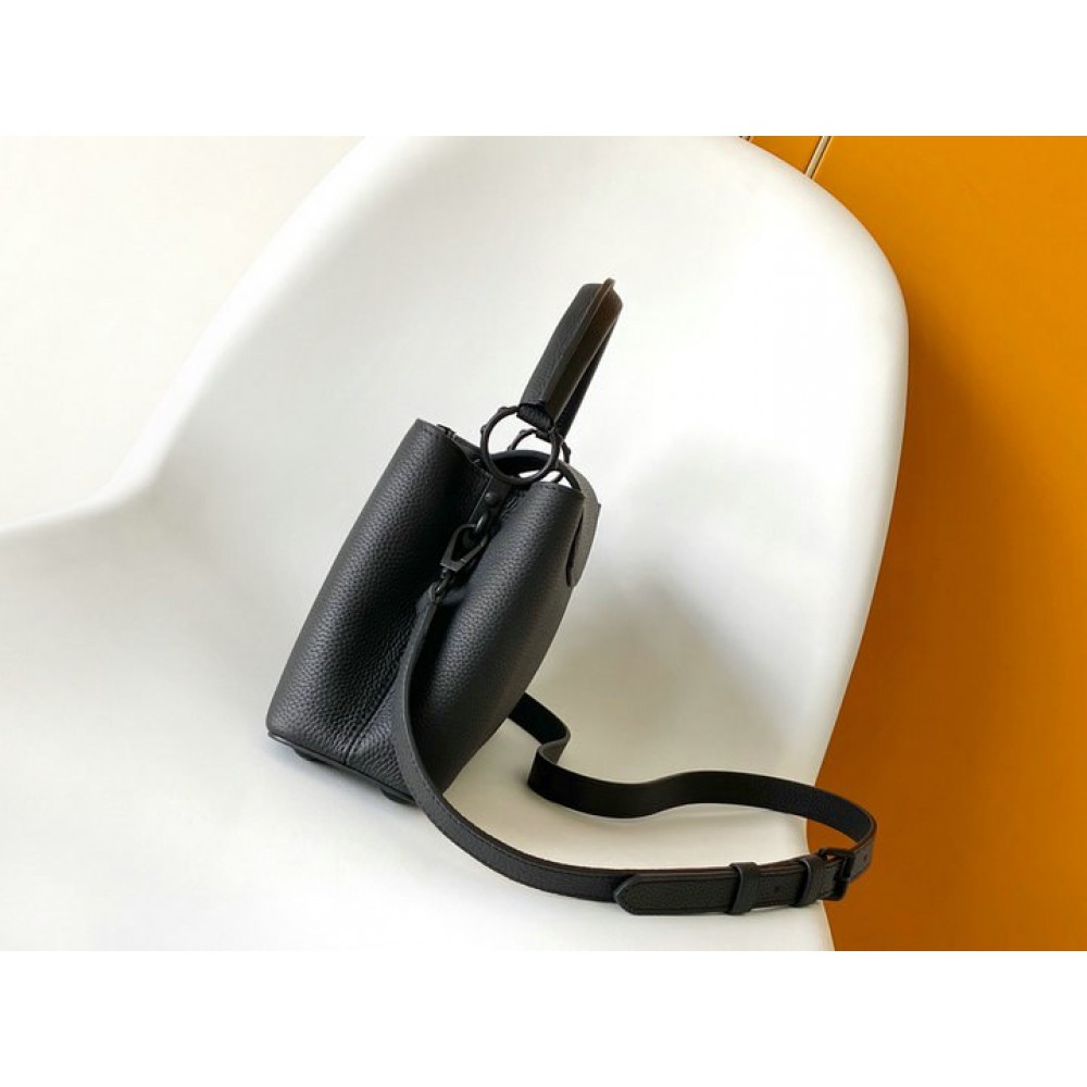 Lv Capucines M23947 East-West MM 33 x 19 x 9 cm Bags