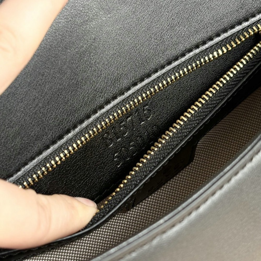 Gucci Blondie medium shoulder bag 815715  Bags