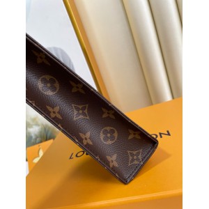 Lv Toiletry pouch N47542 26x20x6cm Bags