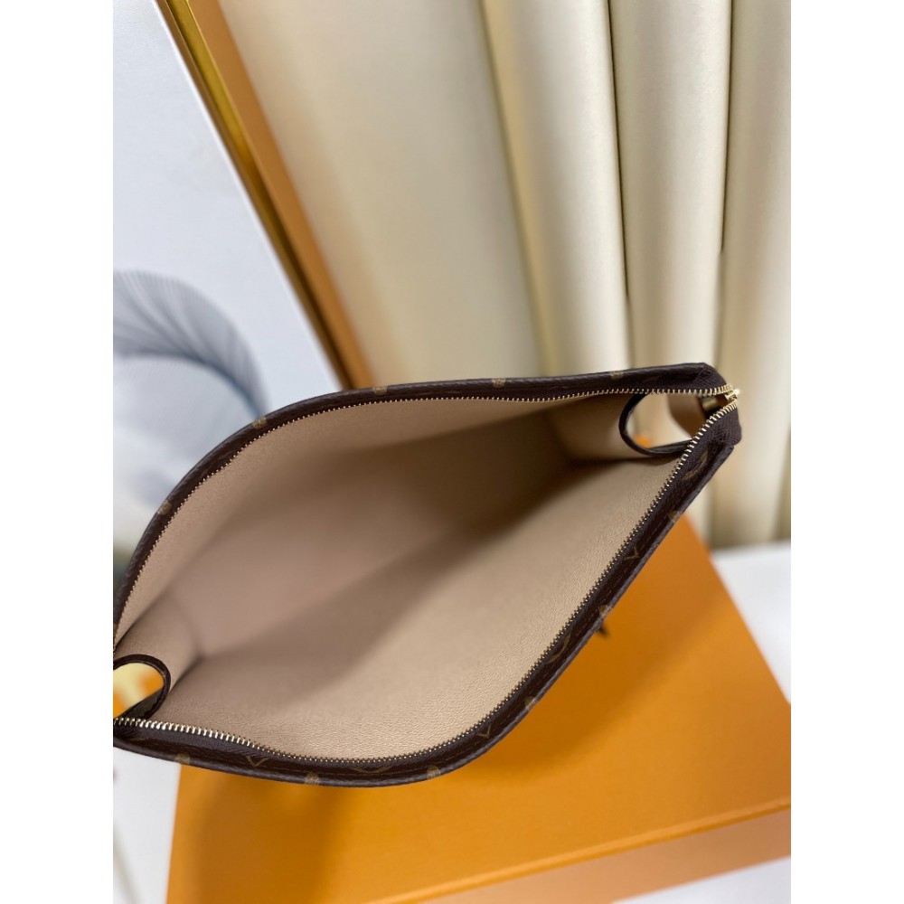 Lv Toiletry pouch N47542 26x20x6cm Bags