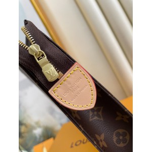 Lv Toiletry pouch N47542 26x20x6cm Bags