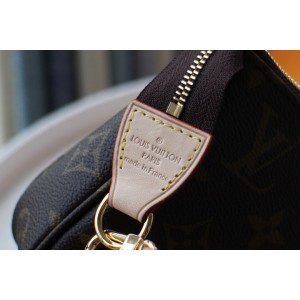 Lv Pochette Accessoires monogram 13x4x22cm Bags