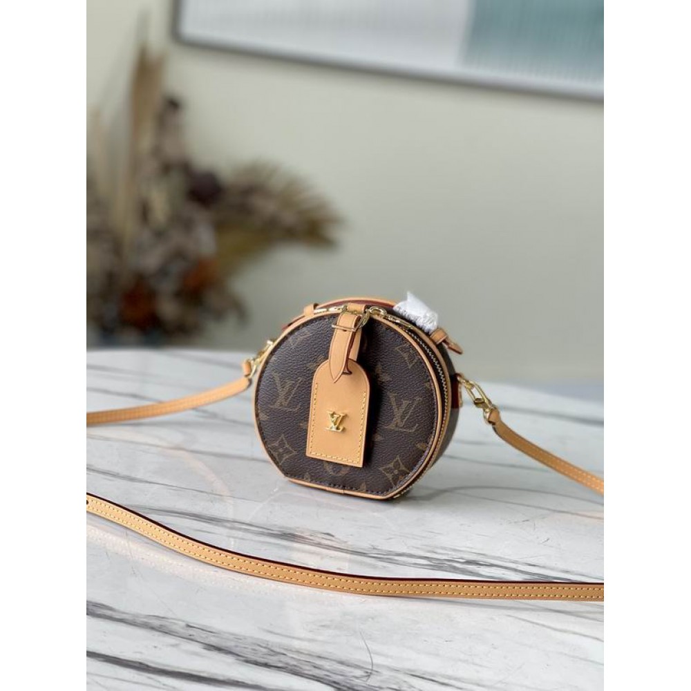 Lv Boite Chapeau 13x12x6.5 cm  Bags