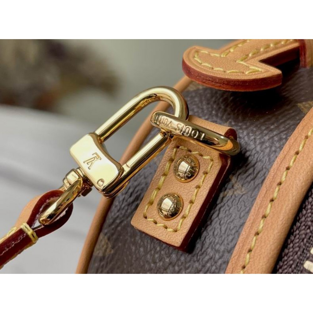 Lv Boite Chapeau 13x12x6.5 cm  Bags