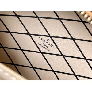 Lv Boite Chapeau 13x12x6.5 cm  Bags