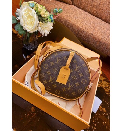 Lv Boite Chapeau M52294 20x22.5x8cm