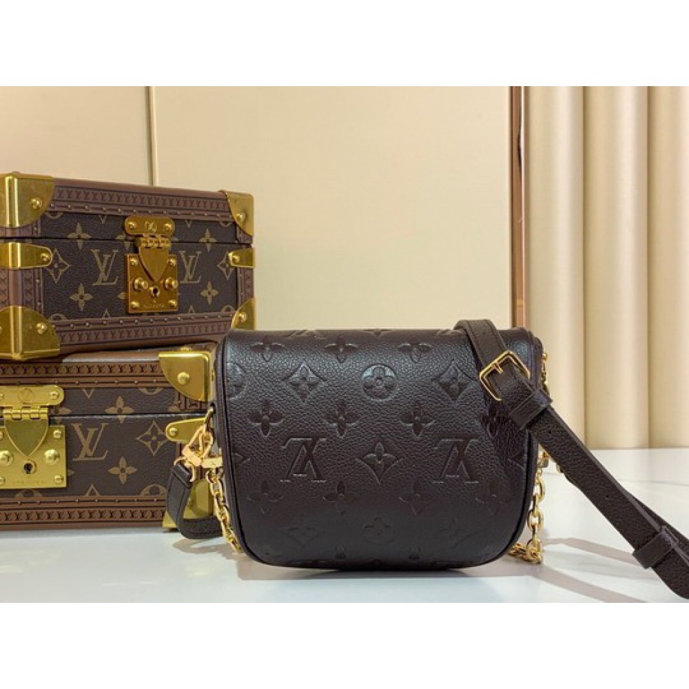 Lv Bumbag M82208 17x12x9.5cm  Bags