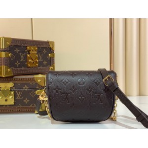 Lv Bumbag M82208 17x12x9.5cm  Bags