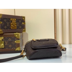 Lv Bumbag M82208 17x12x9.5cm  Bags