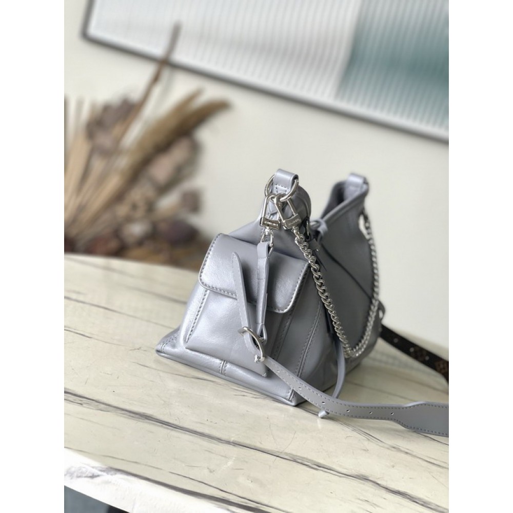 Lv CarryAll Cargo vibe Pm 33.5x23x15cm M12579 Bags