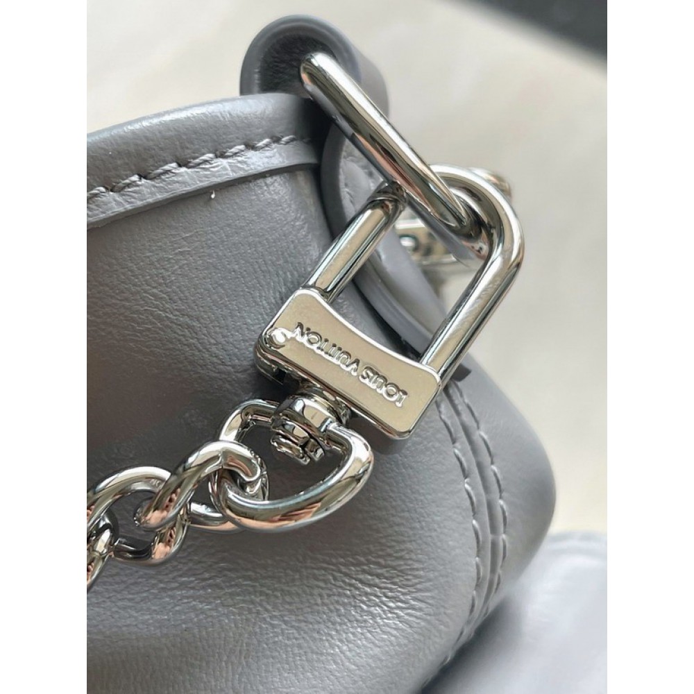 Lv CarryAll Cargo vibe Pm 33.5x23x15cm M12579 Bags