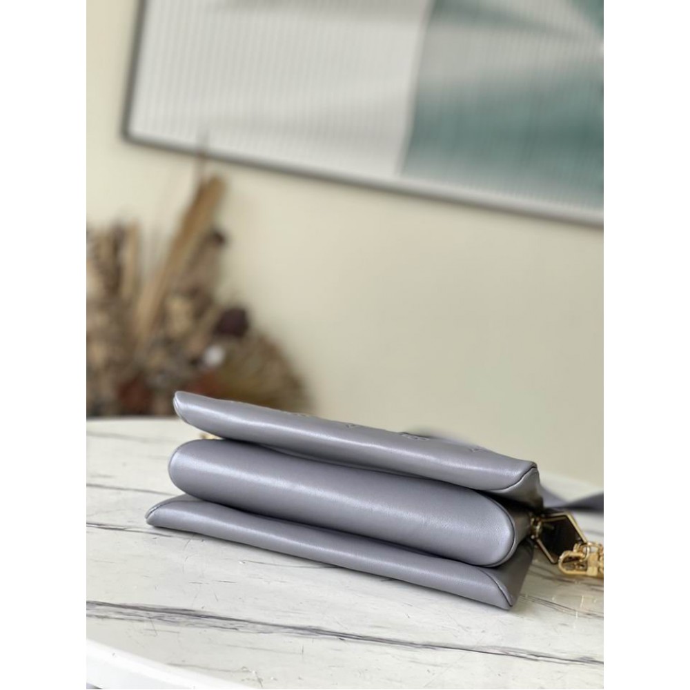 Lv Coussin M20842 26x20x12cm Bags