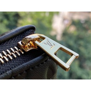 Lv Coussin MM M21264 34x24x12cm Bags