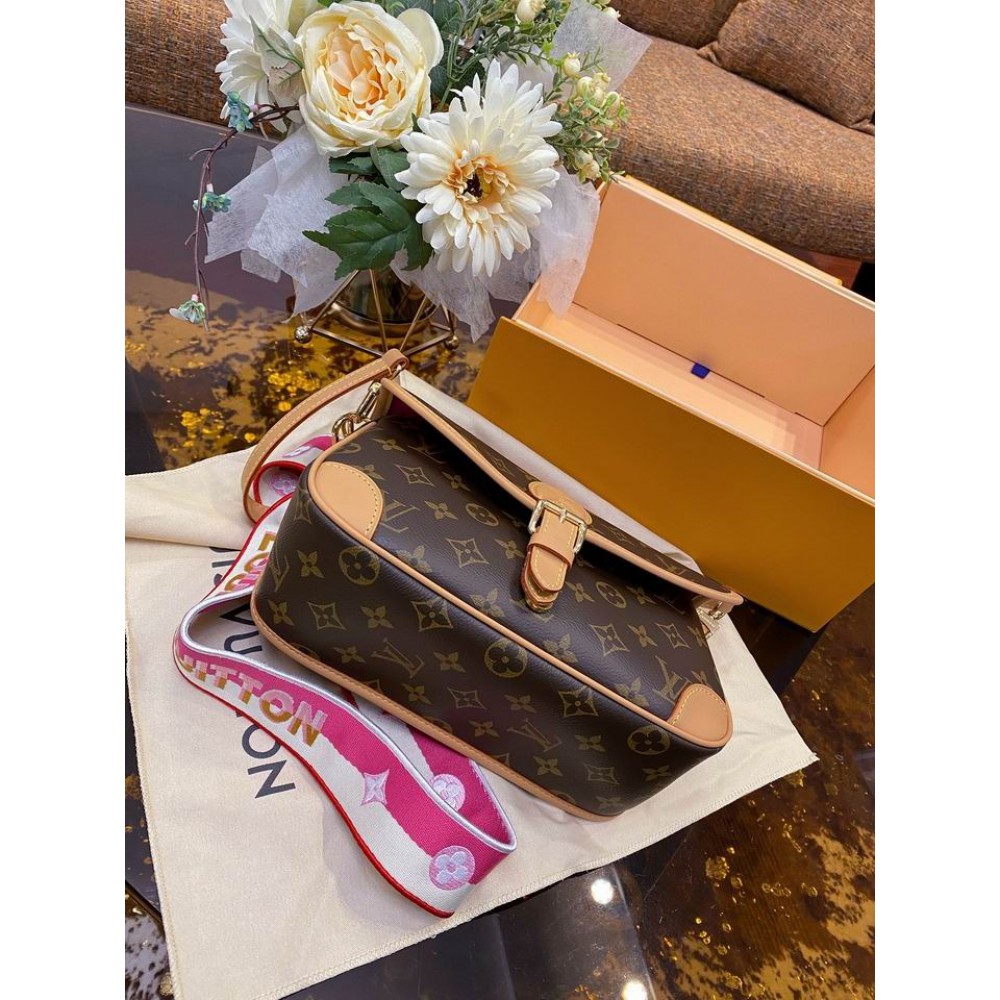 Lv Diane M46049 25x9x15cm  Bags