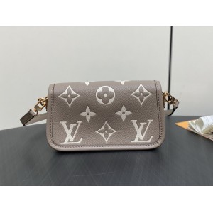 Lv Diane M83300 10.5x6x19cm Bags