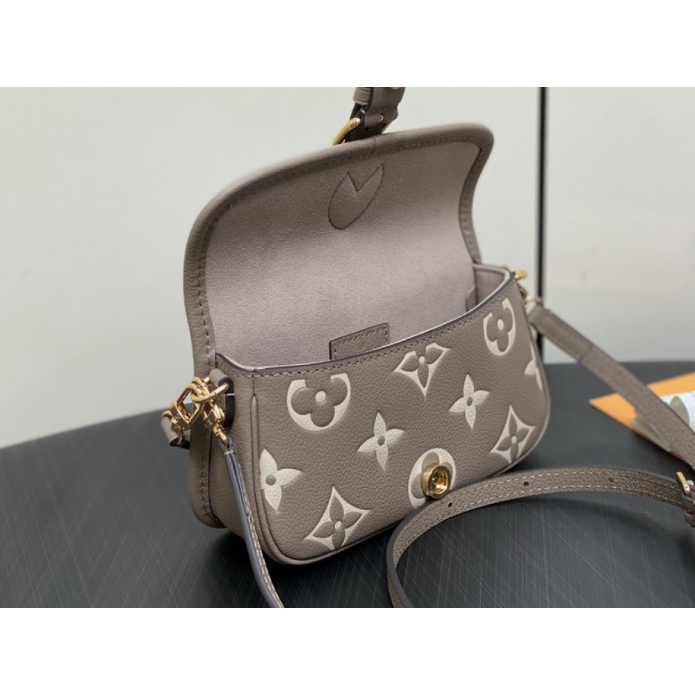 Lv Diane M83300 10.5x6x19cm Bags