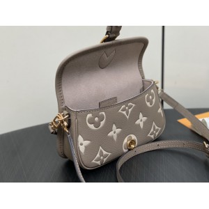 Lv Diane M83300 10.5x6x19cm Bags