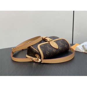 Lv Diane M83566 10.5x6x19cm Bags