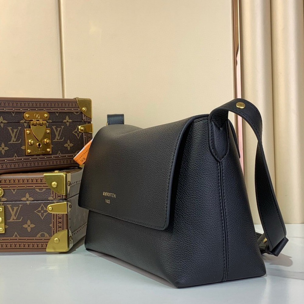 Lv Low Key messenger M13148 30x18x12cm Bags