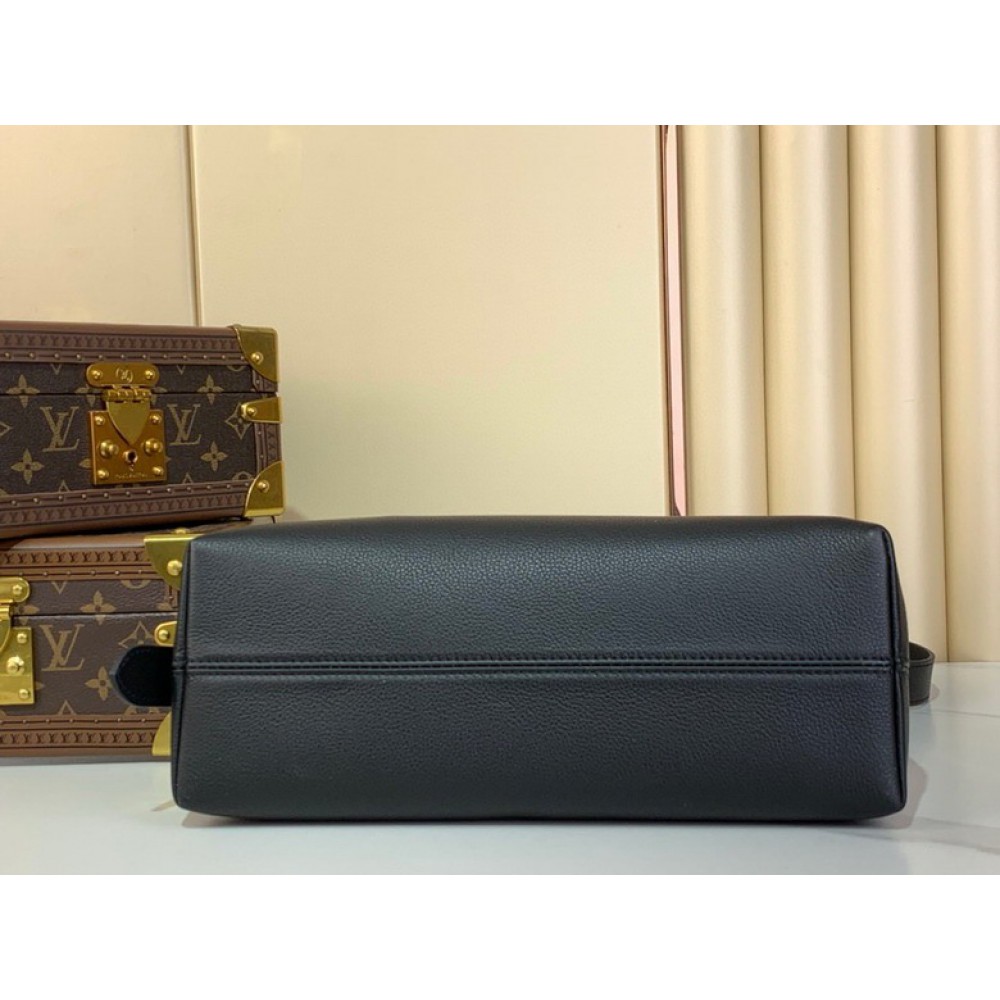 Lv Low Key messenger M13148 30x18x12cm Bags