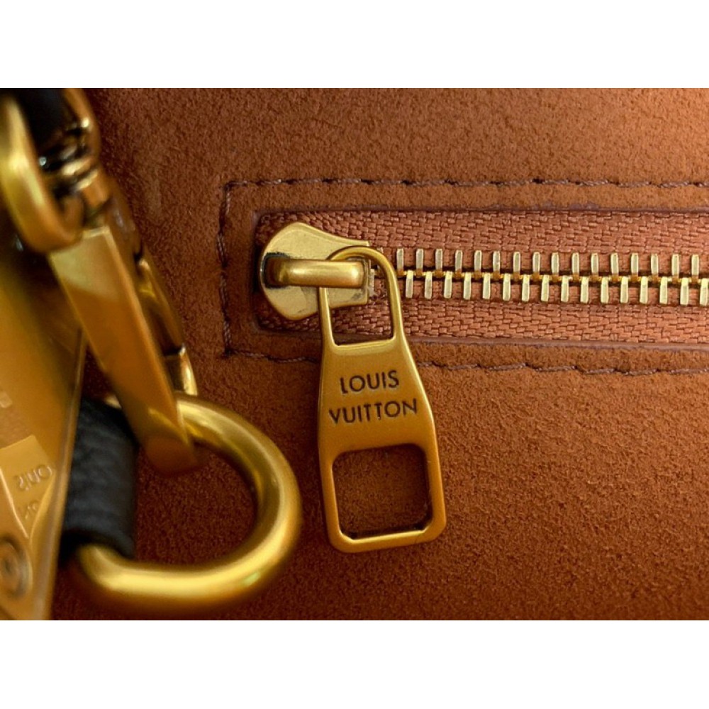 Lv Low Key messenger M13148 30x18x12cm Bags