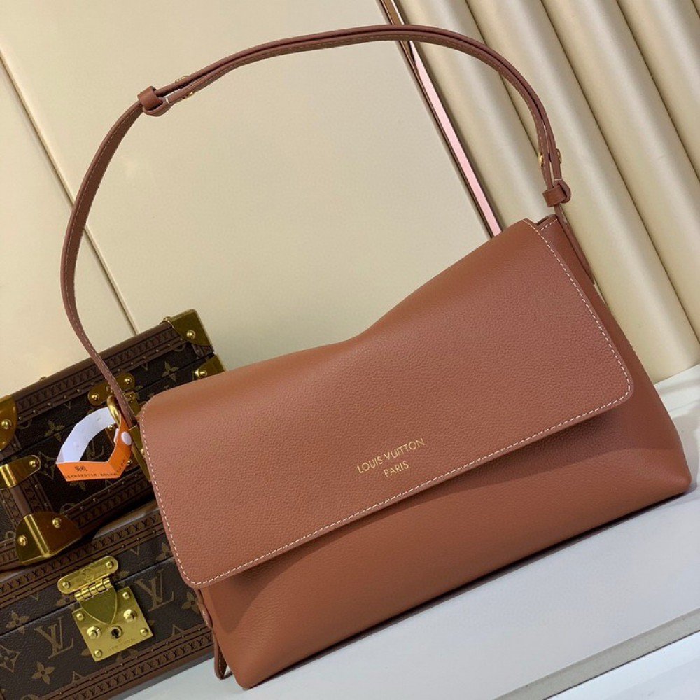 Lv Low Key messenger M13148 30x18x12cm Bags