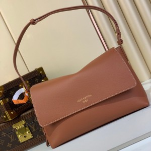 Lv Low Key messenger M13148 30x18x12cm Bags