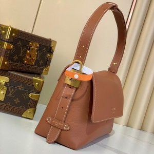 Lv Low Key messenger M13148 30x18x12cm Bags