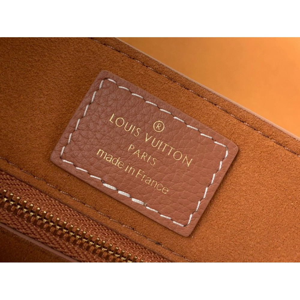 Lv Low Key messenger M13148 30x18x12cm Bags