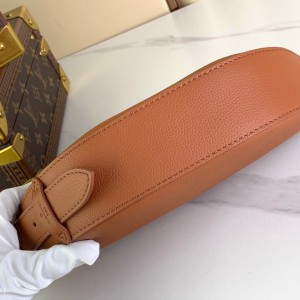 Lv Low Key bumbag M11429 28x13x5.5cm Bags