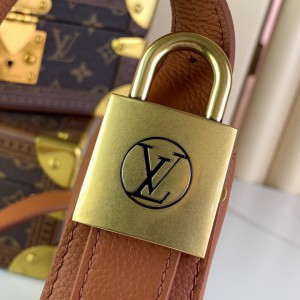 Lv Low Key bumbag M11429 28x13x5.5cm Bags