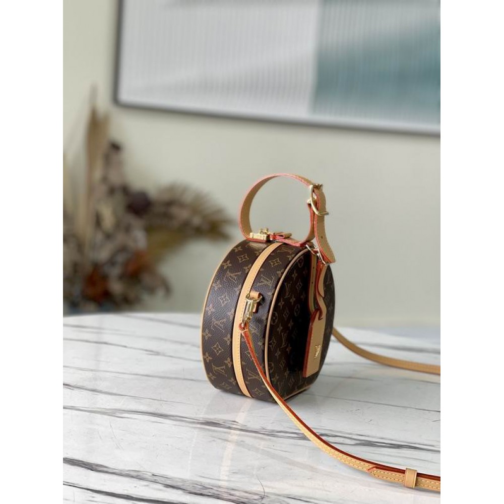 Lv Boite Chapeau M43514 17.5x16.5x7.5 cm  Bags