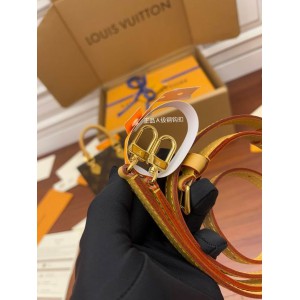 Lv Petit Sac Plat M81295 14x17x5cm Bags