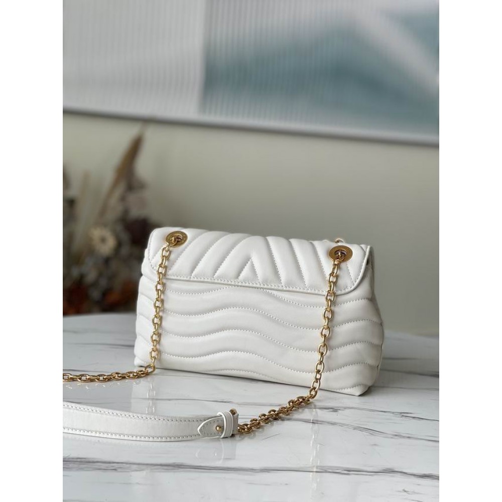 Lv New Wave Chain Bag MM M59985 24x14x9cm Bags