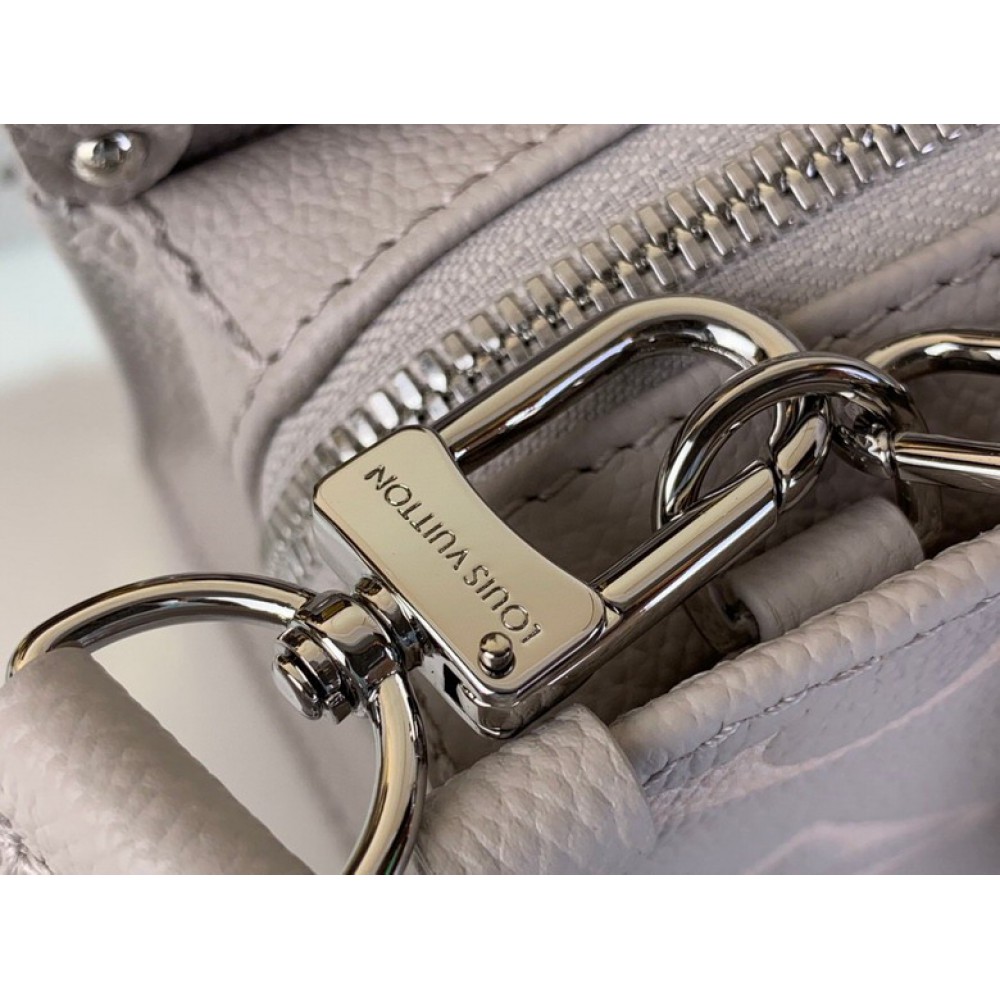 Lv OnTheGo East West Chain M23640 25x13x10cm Bags