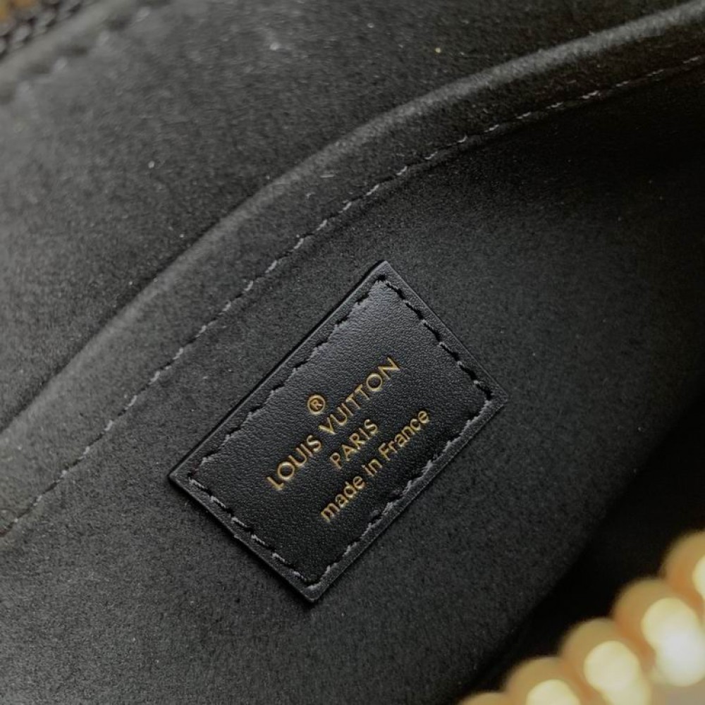 Lv OnTheGo East West Chain M23640 25x13x10cm Bags