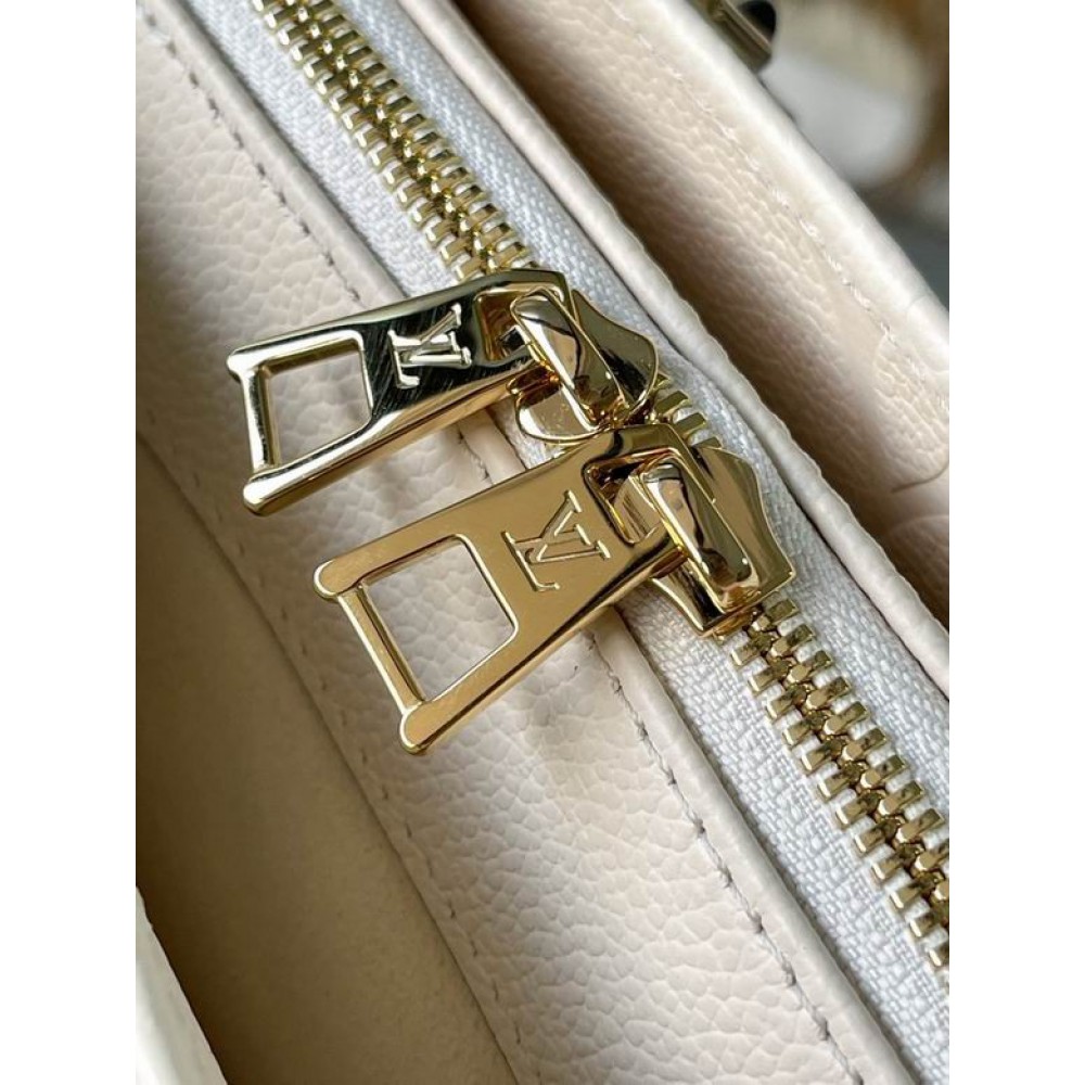 Lv OnTheGo East West Chain M23640 25x13x10cm Bags