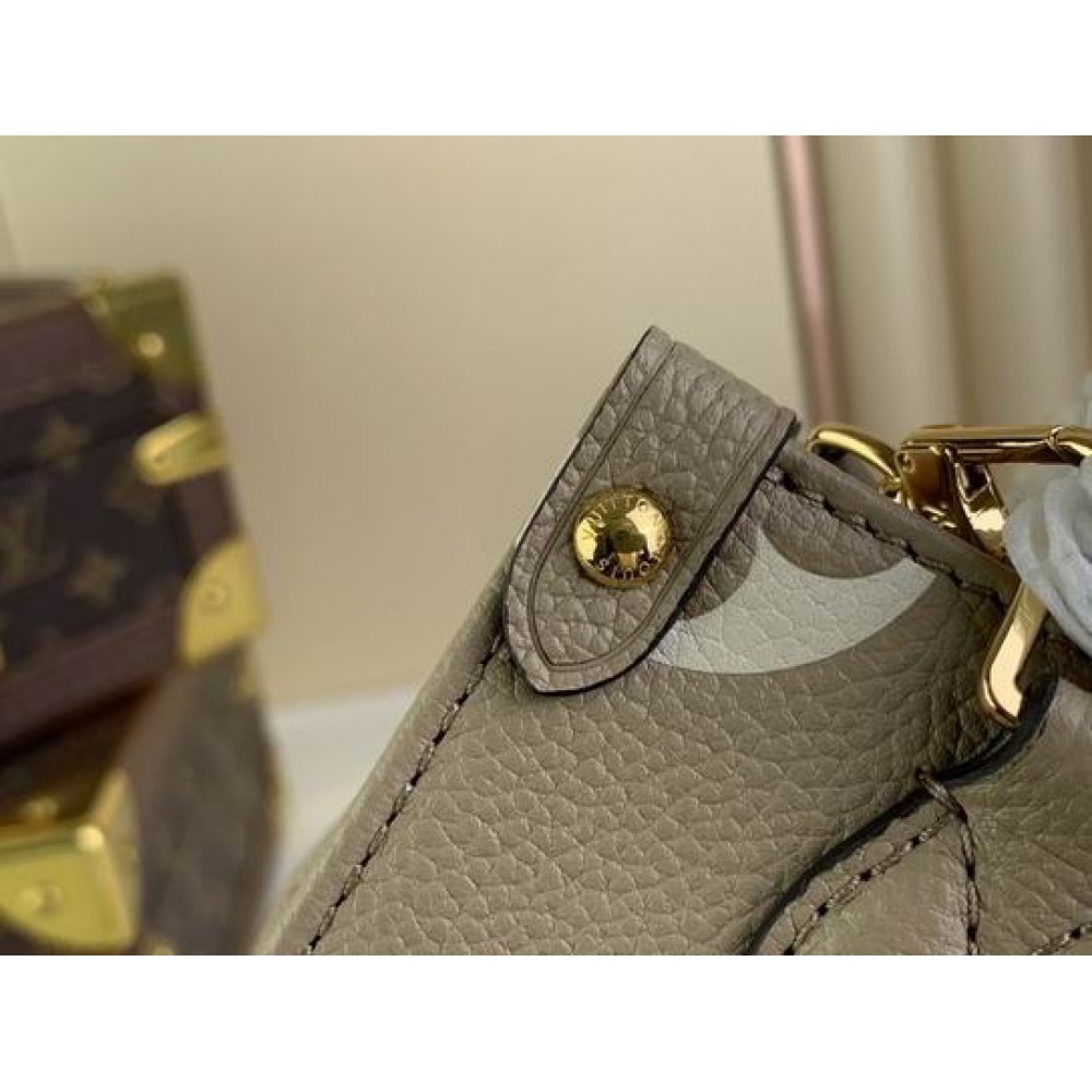 Lv OnTheGo BB M47054 18x15x8.5cm Bags