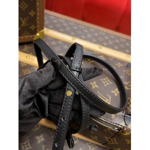 Lv Palm Springs M44873 17x22x10cm  Bags