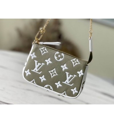 Lv Mini Pochette Accessories M81284 15.5x10.5x4cm